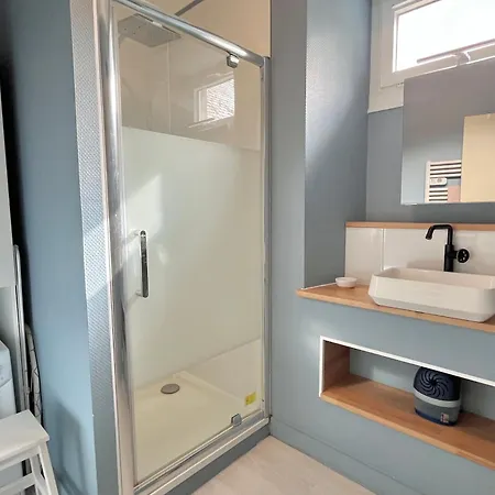 Evasion Vue Pontons Du D-day, Quai