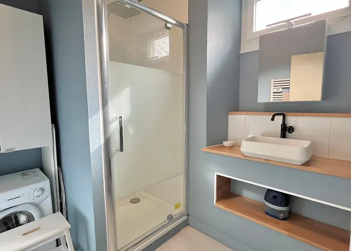 Evasion Vue Pontons Du D-day, Quai